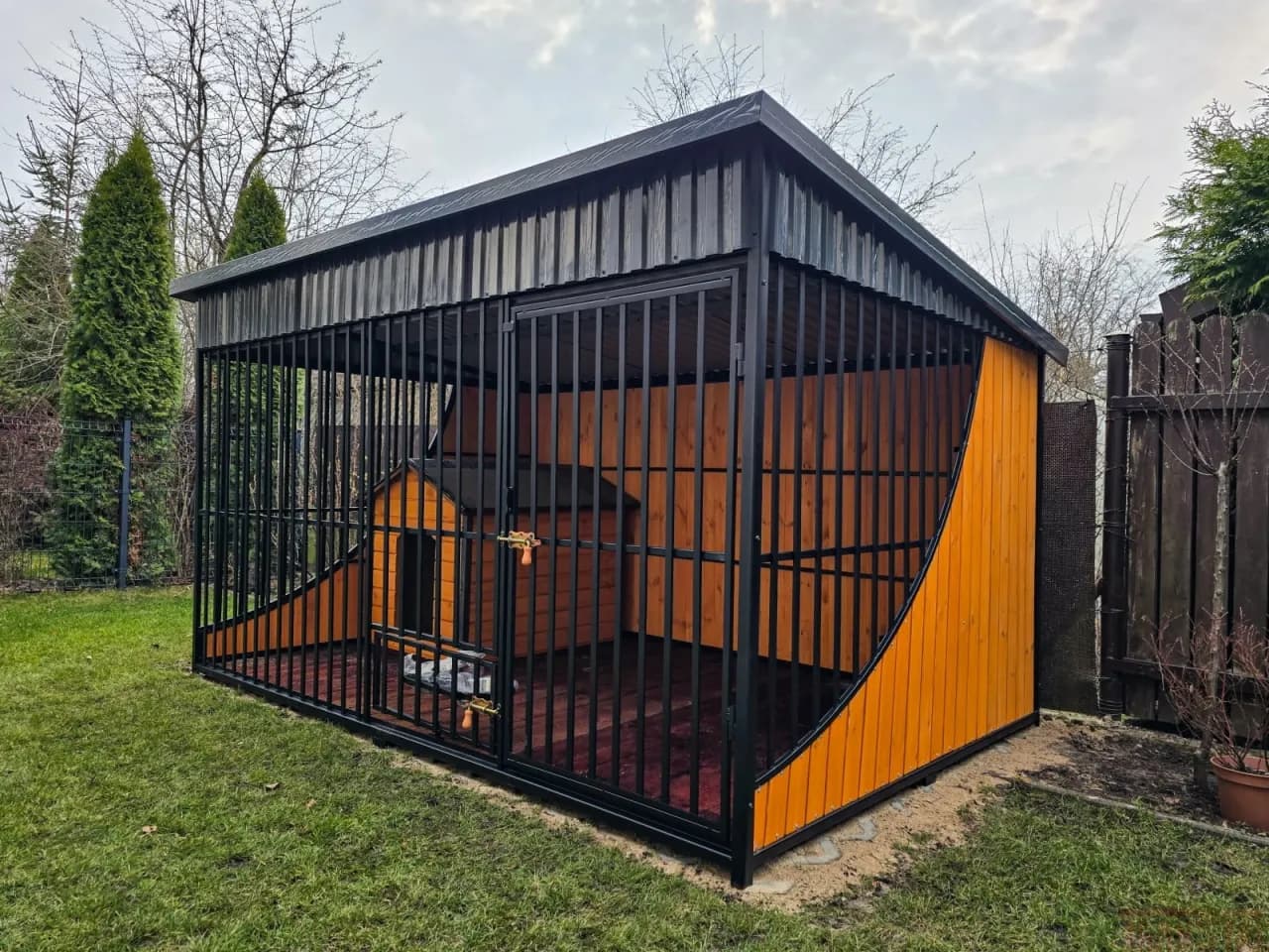 Ile kosztuje kojec dla psa? Poznaj ceny i wybierz najlepszy model